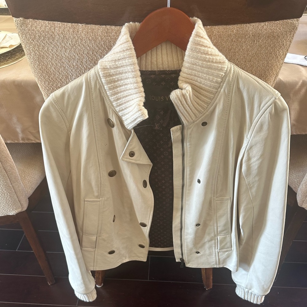 Womens off white, leather Louis Vuitton jacket. Size 38. Great condition